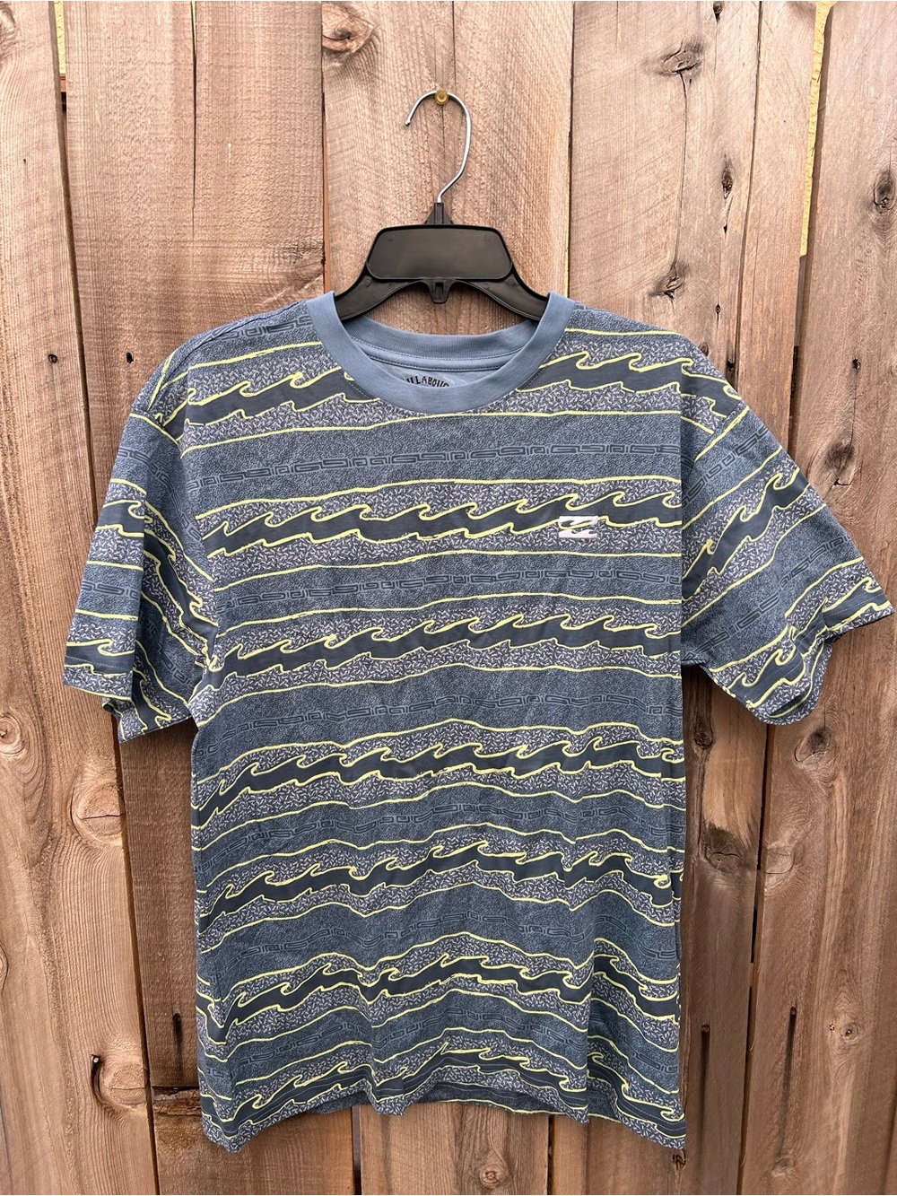 Billabong Nova Crew Wave Short Sleeve Tee with Embroidered Logo size Medium